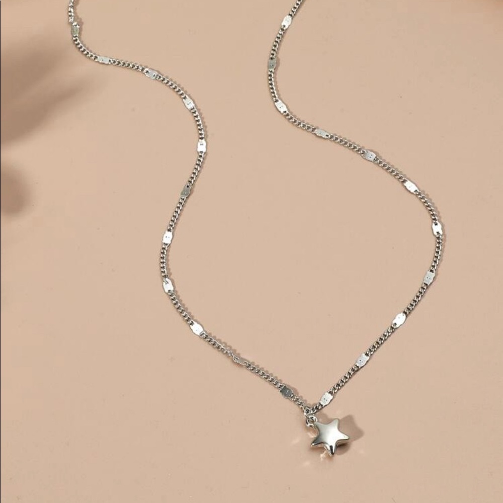 Dainty silver star necklace